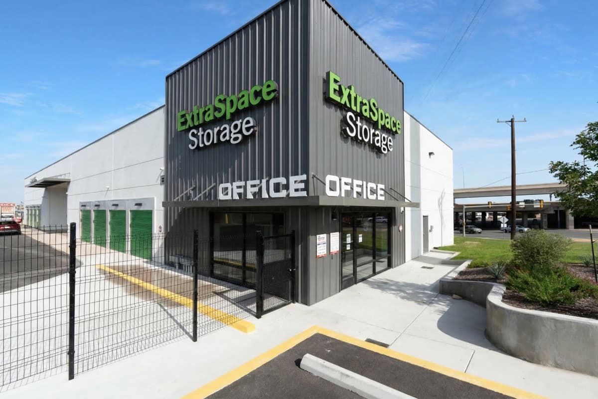 Extra Space — San Antonio Loop
